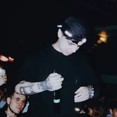 Poslechněte si interpreta ENIQUE, sledujte hudební videa, přečtěte si životopis, podívejte se na data turné a další informace.