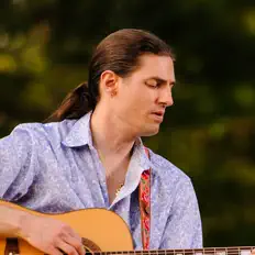 收听 Michael Anthony Lahue、观看音乐视频、阅读小传、查看巡演日期等 ！