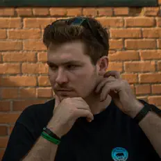 聆聽 McCoy、觀看音樂影片、閱讀小傳、查看巡演日期等！