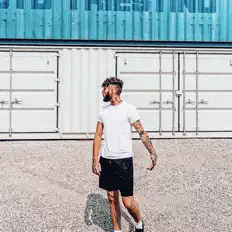 Ascolta Marcoux, guarda video musicali, leggi la biografia, vedi le date del tour & altro!