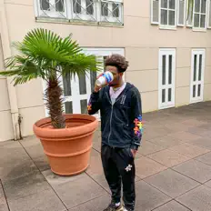 Bray을(를) 듣고, 뮤직 비디오를 보고, 약력을 읽고, 투어 일정 등을 확인하세요!