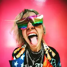 收听 Lauratabz、观看音乐视频、阅读小传、查看巡演日期等 ！