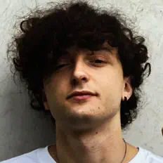 聆聽 Nicko、觀看音樂影片、閱讀小傳、查看巡演日期等！