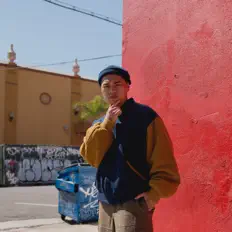 Ouve Onbar, vê vídeos de música, lê a biografia, vê as datas da digressão e muito mais!