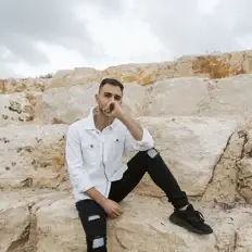 Dengarkan Zack Evans, tonton video musik, baca bio, lihat tanggal tur & lainnya!