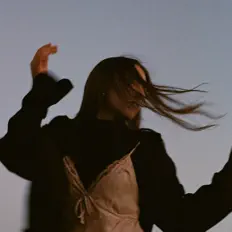 Dengarkan Lilac Zayna, tonton video musik, baca bio, lihat tanggal tur & lainnya!