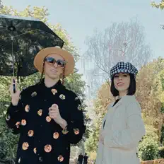 Andrew & Alaina Mackを聴いたり、ミュージックビデオを鑑賞したり、経歴やツアー日程などを確認したりしましょう！