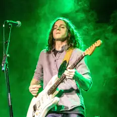 聆聽 Hughes Taylor、觀看音樂影片、閱讀小傳、查看巡演日期等！