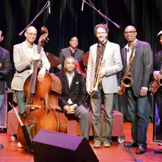 Poslechněte si interpreta The Eric Byrd Trio + 4, sledujte hudební videa, přečtěte si životopis, podívejte se na data turné a další informace.