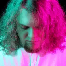 Poslechněte si interpreta Denis Kobzev, sledujte hudební videa, přečtěte si životopis, podívejte se na data turné a další informace.