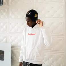 4VNDomo सुनें, म्यूज़िक वीडियो देखें, बायो पढ़ें, दौरे की तारीखें और बहुत कुछ देखें!