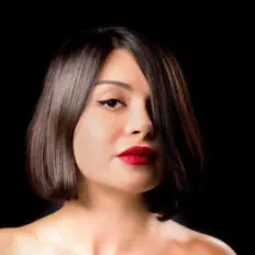 Yasaman Mashhouriを聴いたり、ミュージックビデオを鑑賞したり、経歴やツアー日程などを確認したりしましょう！