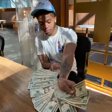 聆聽 MoneyG、觀看音樂影片、閱讀小傳、查看巡演日期等！