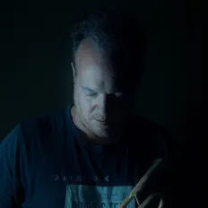 Poslechněte si interpreta Mariano Meneghini, sledujte hudební videa, přečtěte si životopis, podívejte se na data turné a další informace.