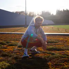 Sidechick सुनें, म्यूज़िक वीडियो देखें, बायो पढ़ें, दौरे की तारीखें और बहुत कुछ देखें!