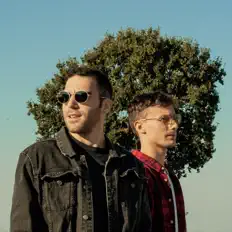 Posłuchaj wykonawcy WAMI, obejrzyj teledyski, przeczytaj biografię, zobacz daty tras koncertowych i nie tylko!