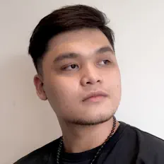 Poslechněte si interpreta Yang E, sledujte hudební videa, přečtěte si životopis, podívejte se na data turné a další informace.