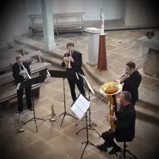 Bläserensemble der SPMを聴いたり、ミュージックビデオを鑑賞したり、経歴やツアー日程などを確認したりしましょう！