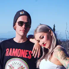 Poslechněte si interpreta Chase the Comet, sledujte hudební videa, přečtěte si životopis, podívejte se na data turné a další informace.