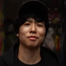 聆聽 WAWA、觀看音樂影片、閱讀小傳、查看巡演日期等！