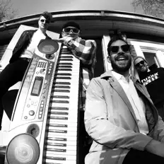 Mafias . सुनें, म्यूज़िक वीडियो देखें, बायो पढ़ें, दौरे की तारीखें और बहुत कुछ देखें!