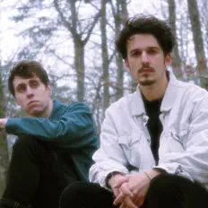 收听 Vol de nuit、观看音乐视频、阅读小传、查看巡演日期等 ！