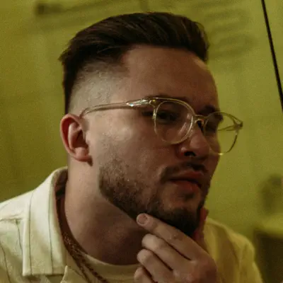 Ascolta Arthur Midi, guarda video musicali, leggi la biografia, vedi le date del tour & altro!