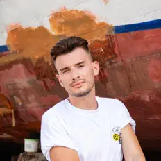 Hör dir Jay Bolk an, schau dir Musikvideos an, lies die Biografie, finde Tourdaten und mehr!