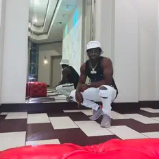 Ouve Fly Mo, vê vídeos de música, lê a biografia, vê as datas da digressão e muito mais!