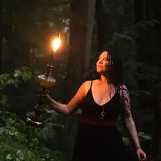 Ascolta Lorissa Scriven, guarda video musicali, leggi la biografia, vedi le date del tour & altro!