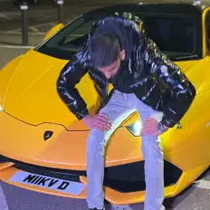 Escucha a Bills, mira vídeos musicales, lee la biografía, consulta fechas de giras y mucho más.