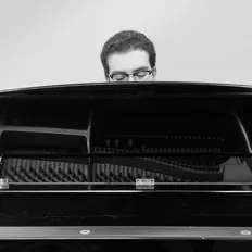 Hatem Sinokrot dinle, müzik videolarını izle, biyografisini oku, tur tarihlerini ve daha fazlasını gör!