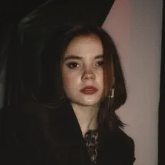 Hör dir Bruna an, schau dir Musikvideos an, lies die Biografie, finde Tourdaten und mehr!