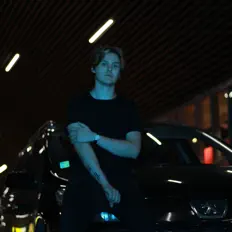 Savanを聴いたり、ミュージックビデオを鑑賞したり、経歴やツアー日程などを確認したりしましょう！