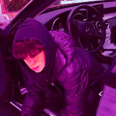 聆聽 Yung LTL、觀看音樂影片、閱讀小傳、查看巡演日期等！
