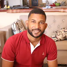 聆聽 Stanley J Show、觀看音樂影片、閱讀小傳、查看巡演日期等！