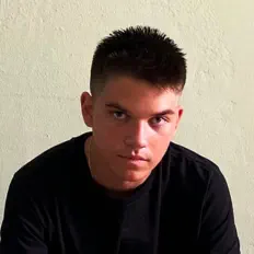 收听 SOLE REVI、观看音乐视频、阅读小传、查看巡演日期等 ！