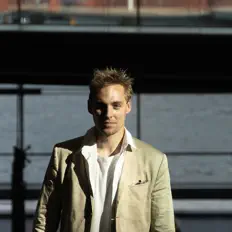 Escucha a Jakob Riis-Søndergaard, mira videos musicales, lee su biografía, consulta las fechas de las gira y más.