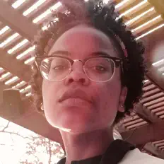 收听 Sydney Ewing、观看音乐视频、阅读小传、查看巡演日期等 ！