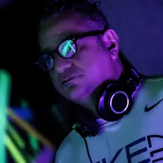 Ascolta Smorphya, guarda video musicali, leggi la biografia, vedi le date del tour & altro!