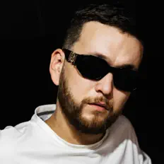 聆聽 2ken、觀看音樂影片、閱讀小傳、查看巡演日期等！