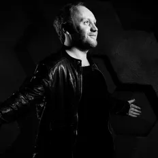 DJ Nejtrino을(를) 듣고, 뮤직 비디오를 보고, 약력을 읽고, 투어 일정 등을 확인하세요!