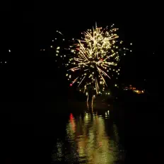 Of Boydを聴いたり、ミュージックビデオを鑑賞したり、経歴やツアー日程などを確認したりしましょう！