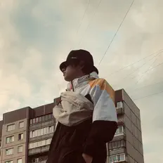 Dengarkan Momber, tonton video musik, baca bio, lihat tanggal tur & lainnya!