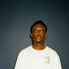 YEMI सुनें, म्यूज़िक वीडियो देखें, बायो पढ़ें, दौरे की तारीखें और बहुत कुछ देखें!