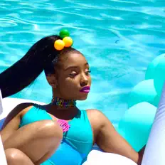 Emerald Sarter सुनें, म्यूज़िक वीडियो देखें, बायो पढ़ें, दौरे की तारीखें और बहुत कुछ देखें!