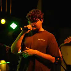 Ascolta Paranoic, guarda video musicali, leggi la biografia, vedi le date del tour & altro!