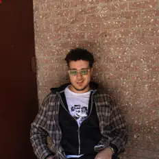 Poslechněte si interpreta No Ur, sledujte hudební videa, přečtěte si životopis, podívejte se na data turné a další informace.