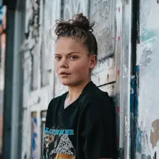 Escucha a Eli Graf, mira videos musicales, lee su biografía, consulta las fechas de las gira y más.