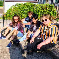 Young Douglasを聴いたり、ミュージックビデオを鑑賞したり、経歴やツアー日程などを確認したりしましょう！